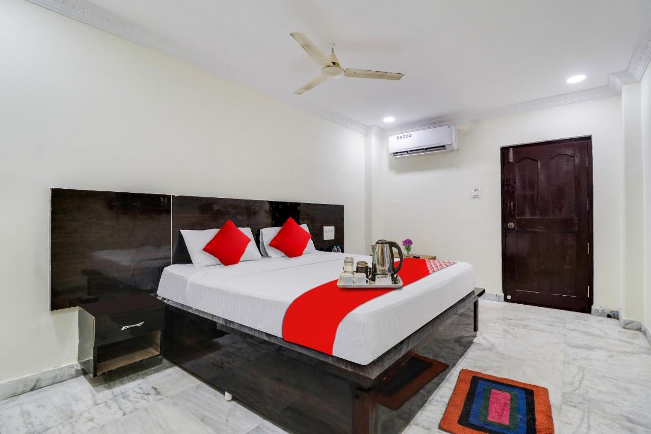 Oyo Dharani Grand Hotel Khammam Exterior photo