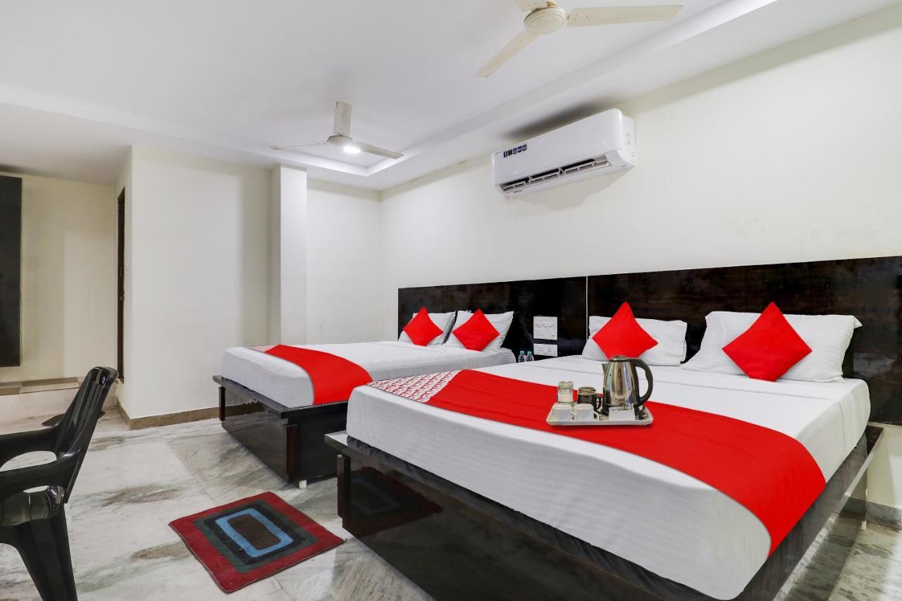 Oyo Dharani Grand Hotel Khammam Exterior photo