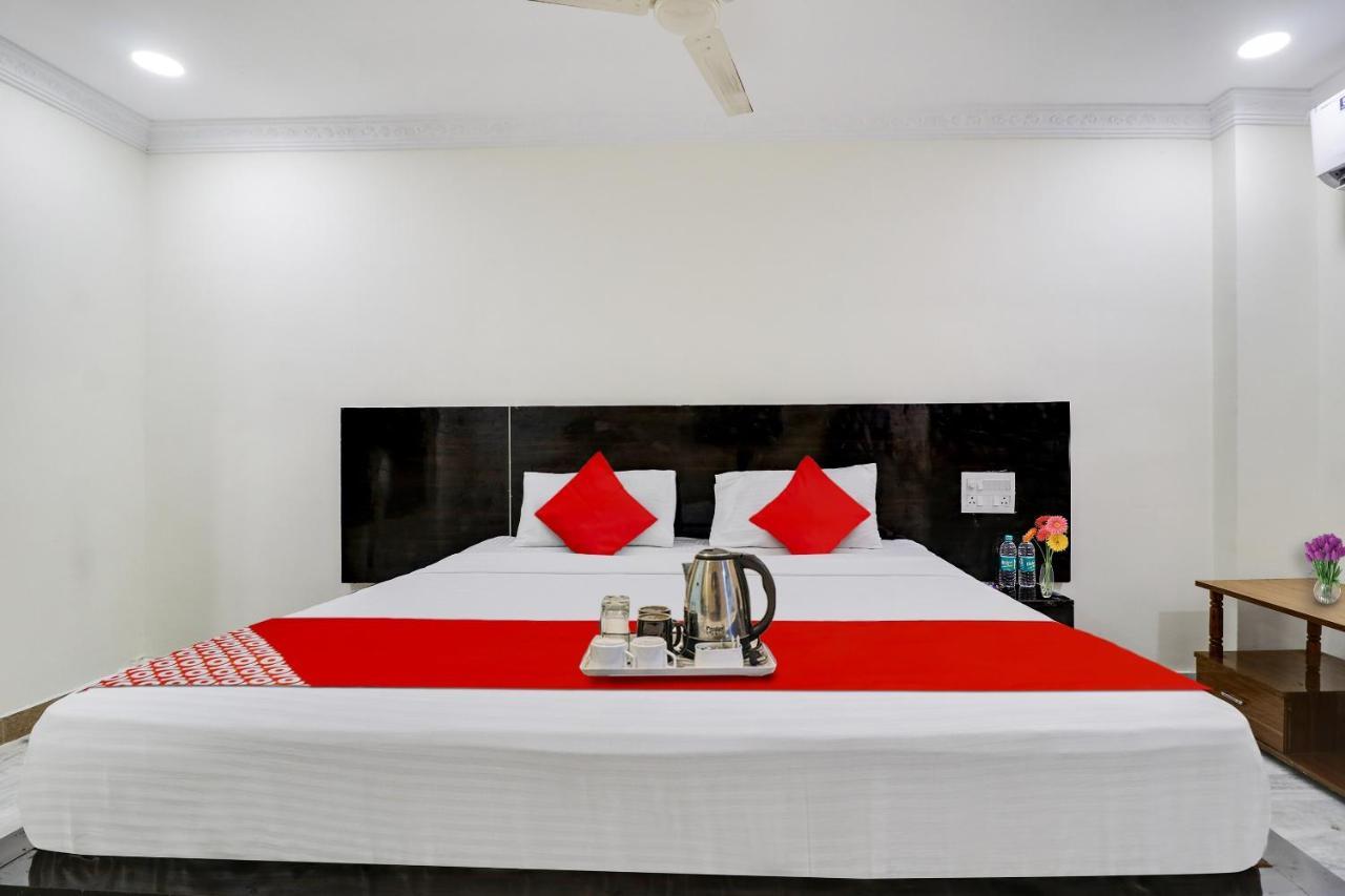 Oyo Dharani Grand Hotel Khammam Exterior photo