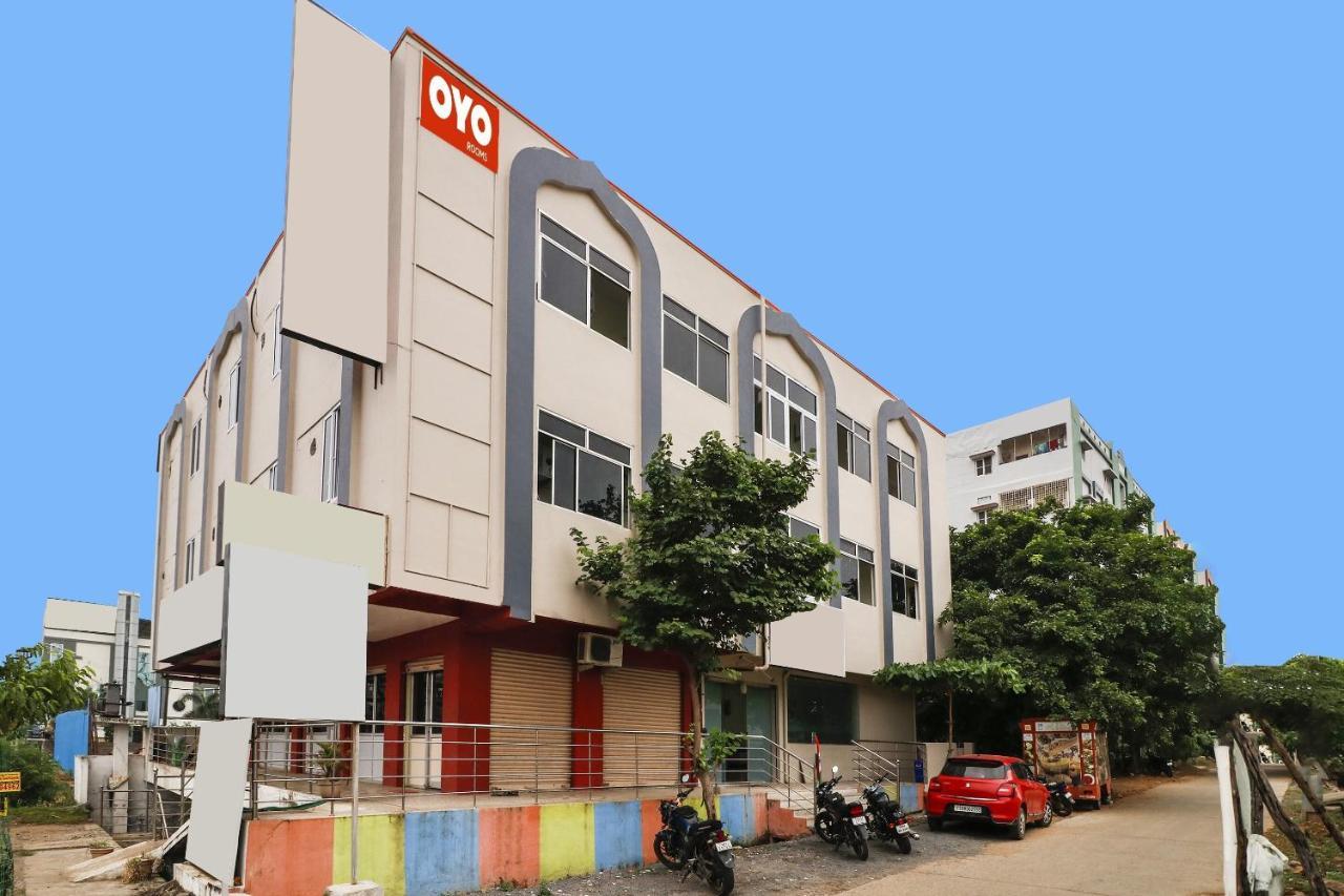 Oyo Dharani Grand Hotel Khammam Exterior photo